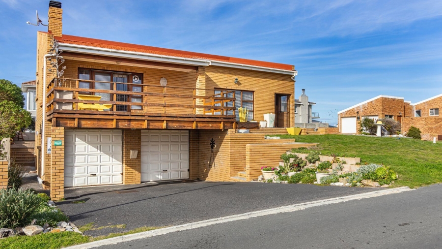 4 Bedroom Property for Sale in Perlemoenbaai Western Cape